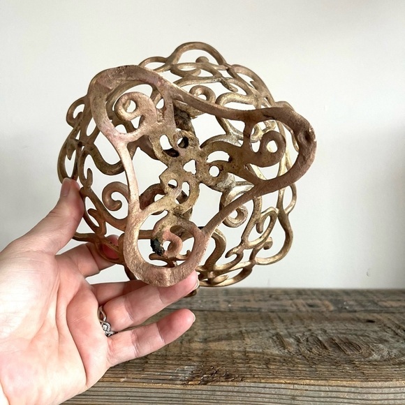 Brass scroll basket - Picture 5 of 5